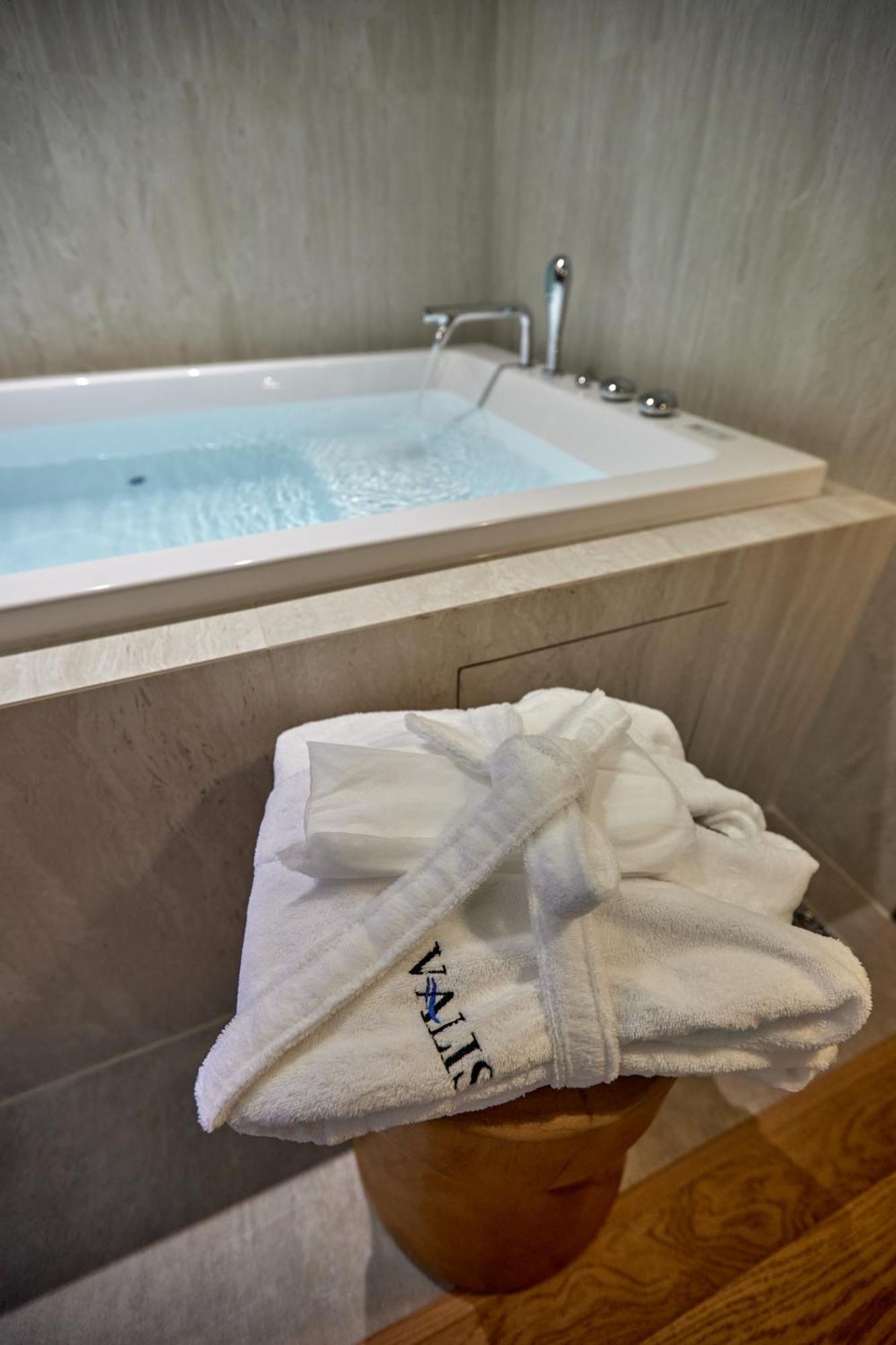 Valis Luxury Hotel Vlore Exterior photo